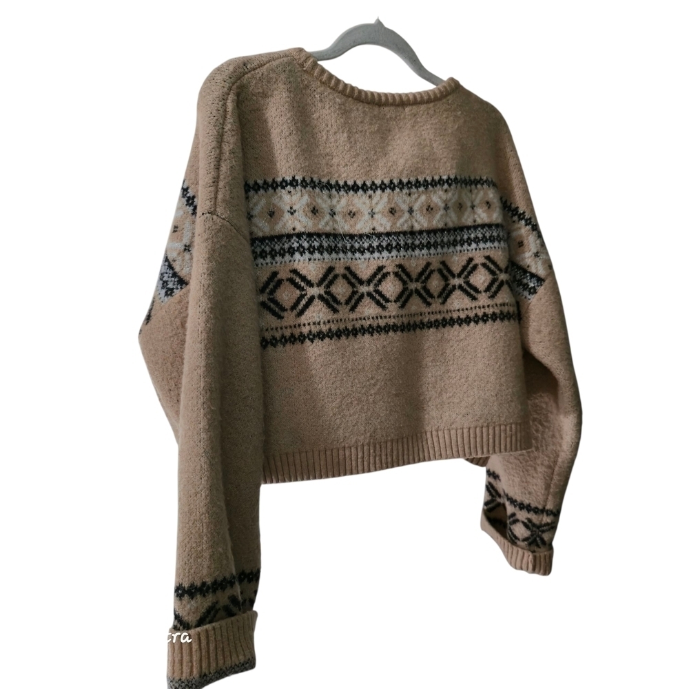Women's Tan Patterned Sweater Set shorts and long sleeve sweater - Picture 3 of 4